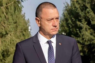 Fifor: A kormányfő a tűzzel játszik