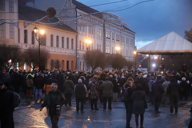 Balra át