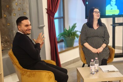 Kalányos Ottó önkritikával is ötvözte időnként humoros, máskor keserű hangvételű előadását. A szerző felvételei