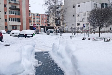 Ilyen hóréteg borította szerda reggel a gépkocsikat. A szerző felvétele