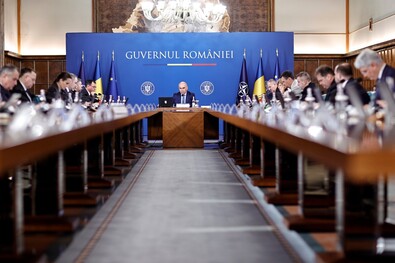 Marakodnak a pénz felett