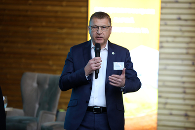 Becsek László a konferencián a mezőgazdaság kihívásairól beszélt. Fotó: Facebook / Clubul Fermierilor Români