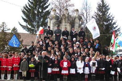 Ünneplők Baróton, 2012. március 15-én. A szerző acrhív felvétele