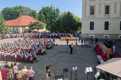 2025-ös kicsengetés a Nagy Mózes Főgimnáziumban. Érdemes jól tanulni.  A szerző felvétele