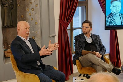 Csák János és Tánczos Levente-József a kézdivásárhelyi Kanta Szakképző Központban. A szerző felvételei
