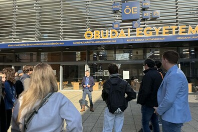 Az informatika és az orvostudomány  sikeres ötvözője (A  Református  Kollégiumból  az  Óbudai  Egyetemig)