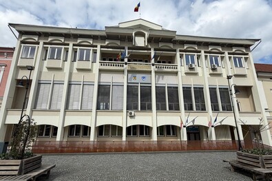 Összevonás, állások felszámolása, bércsökkentés a megyei önkormányzatnál. A szerző felvétele