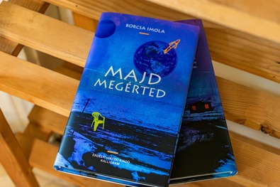 A világ gonosz és veszélyes, és mi mégis nevetünk rajta (Borcsa  Imola  Majd  megérted  című  könyvéről)