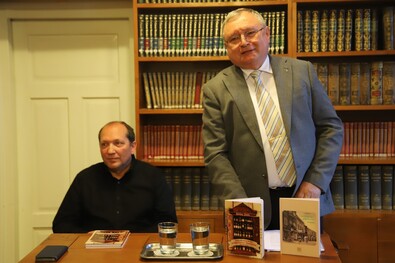Demeter László és Köntzey Tamás a sepsiszentgyörgyi könyvbemutatón. Fotó: Albert Levente 