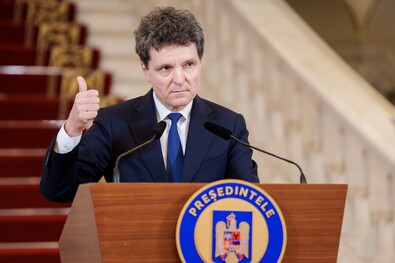 Nicușor Dan államfő hangsúlyozta, hogy az állam intézményei működnek.  Fotó: presidency.ro