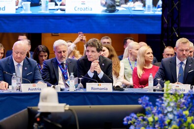Látványosan összefonódnak a szociáldemokraták és a szélsőségesek