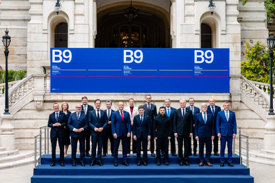 Több pénzt védelemre (Bukaresti Kilencek csúcstalálkozója)