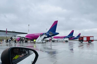 Egyre több repülőgép száll le Vidombákon. Fotó: Facebook / Aeroportul Internațional Brașov
