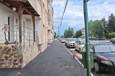 Az új járófelületre bicikliutat is felfestenek, a kábelek pedig el fognak tűnni. A szerző felvétele