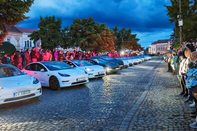 Az autók szinkronban villantották a lámpákat. A szerző felvétele