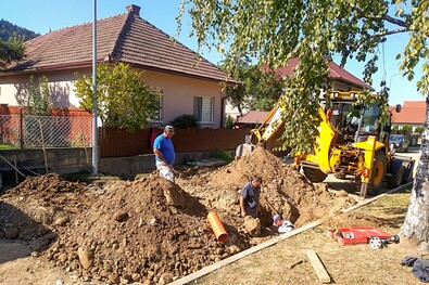Csatlakozás az új csatornarendszerre a Mihai Eminescu utcában. A szerző archív felvétele 2023-ból