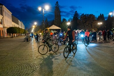 Esti kerékpározók Sepsiszentgyörgyön. Fotó: Facebook / Aktív Székelyföld