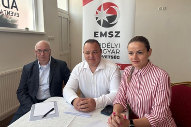 Papp Attila, Kolcza István és Kádár Imola részletekbe menően ismertette a párton belüli konfliktust. Fotó: Kovács Zsolt