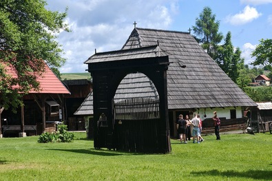 Látogatásunk során is turistacsoportok voltak a múzeumban. A szerző felvétele