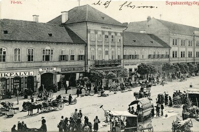 Mozgalmas élet zajlott a Városháza környékén. Fotó: Székely Nemzeti Múzeum