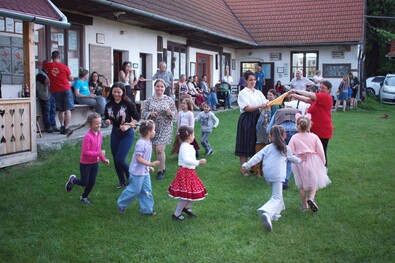 Kicsik és nagyok is táncra perdültek. Fotók: Dimény-Haszmann Előd