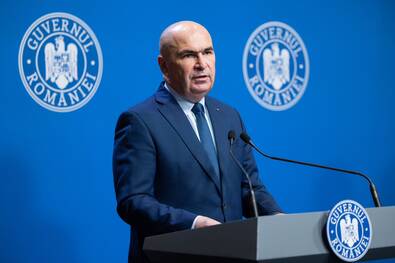 Ilie Bolojan ügyvivő kormányfő sajtótájékoztatót tart. Fotó: gov.ro