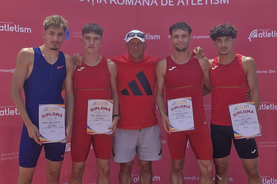 Kolozsi Árpás Kristóf (balról a második) onești-i csapattársaival. Fotó: Horovitz Hanna