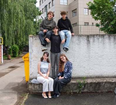 A fiatalokból álló Superstitious zenekar: Márkosi Magor, Makkai Lénárd Zente, Oláh-Badi Ábel, Fazakas Abigél és Kovács Boglárka. Fotó: Facebook / Fészekrakó Egyesület