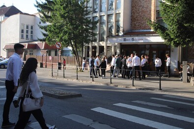 Diákok vizsga előtt. Fotó: Albert Levente