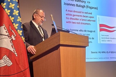 Szekeres Attila István előadás közben Párizsban. Fotó: Željko Heimer