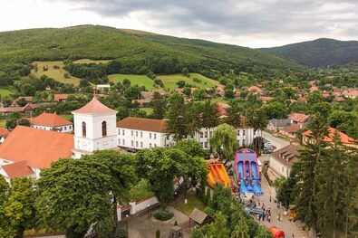 Zágon, az ünneplő falu a magasból. Fotó: Bodor János 