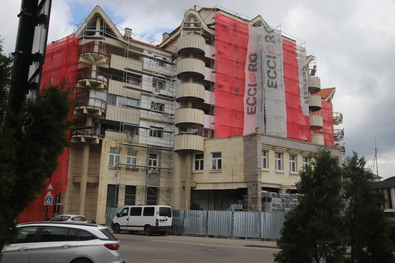 A jegybank egykori székhelyét 2020-ban kezdték modern irodaházzá alakítani. Fotó: Albert Levente