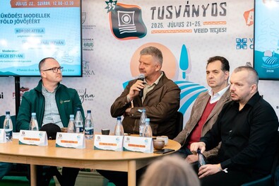Korodi Attila, Soós Zoltán, Antal Árpád és Szakács-Paál István. A közönség a polgármesterek emberi oldalát is megismerhette. Csulak Zoltán felvétele