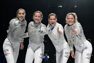Az aranyérmes női kardcsapat. Fotó: Facebook / FIE – International Fencing Federation