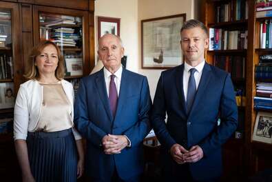 Bujdosó Andrea, Baka András és Magyar Péter. Fotó: Facebook / TISZA Párt