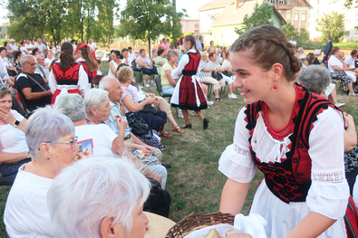 Baróton augusztus 20-án tartják a hagyományos, Szent István-napi ünnepséget, Bibarcfalva augusztus 16-án ünnepel.  A szerző felvétele