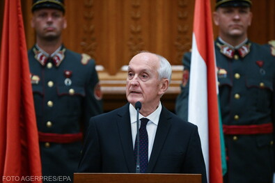 Baka András beszédet mond az Országgyűlésben. Fotó: Boglarka Bodnar / EPA / Agerpres
