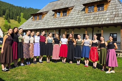 Százlábú Tábor: kapocs a generációk között