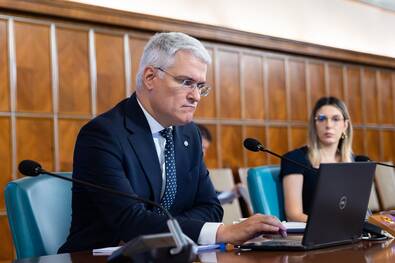 Dragoș Pîslaru miniszter visszautasíthatatlan ajánlatát az összes szakszervezet visszautasítja. Fotó: gov.ro