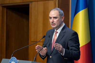 Csökken a deficit, de nő a kamat