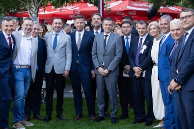 A Veștea-kormány néhány ismertebb liberális és szociáldemokrata támogatója. Fotó: Facebook / Lucian Bode