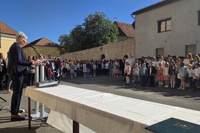 Tanévnyitó a brassói Áprily Lajos Főgimnáziumban – képünk illusztráció. Fotó: Facebook / Markó Attila