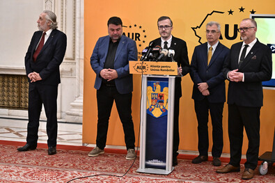 Felfüggesztenék tisztségéből