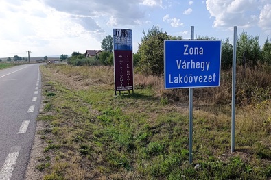 Új tábla jelzi a lécfalvi Várhegyet