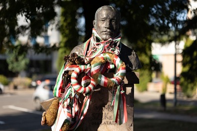 El kell távolítani a Vándor székely-szobrot