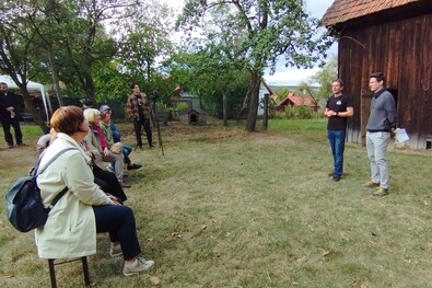 Anyagtól a formáig, földtől az égig (Rizmayer Péter kiállítása a Víz-csűrben)