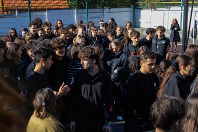 Tiltakozó villámcsődület a Mikes Kelemen Elméleti Líceumban. Fotó: Mikes DT