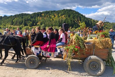 Tompos-tavi virágünnep Katrosában