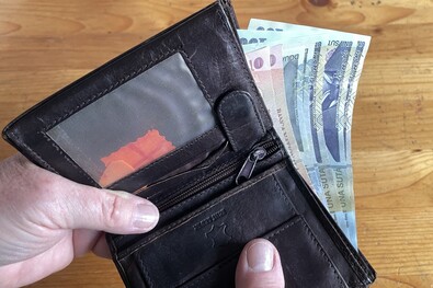 Csökkent  a nettó átlagbér