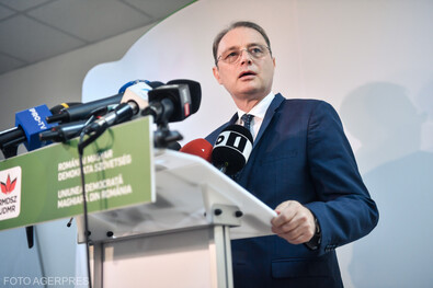Van esély kormányra